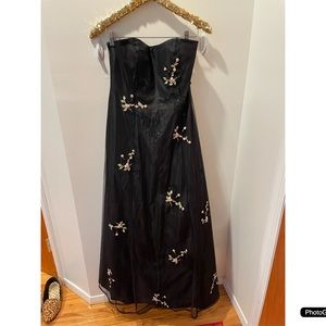 Morgan & Co. Black Floral Prom Dress